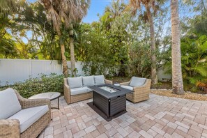 Terrace/patio - Book now: arrive Jan 5-31 golf cart included (Anna Maria)