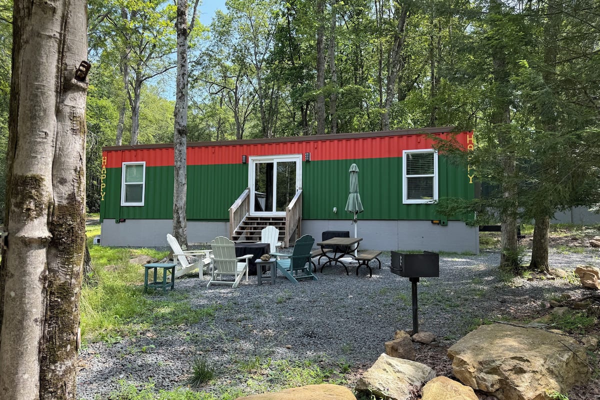 Happy | Premium bedding, individually decorated, individually furnished