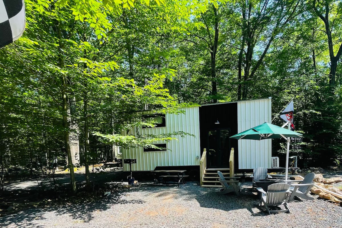 Speedway | Premium bedding, individually decorated, individually furnished