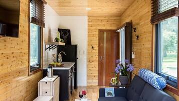 Alice | Oleskelualue | 32–tuumainen taulutelevisio, jossa digitaalikanavat