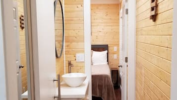 Camo | Bathroom | Shower, hair dryer, towels, soap