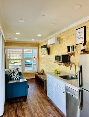 Big Ed | Private kitchen | Microwave, coffee/tea maker, paper towels - Camptel Poconos (Albrightsville)