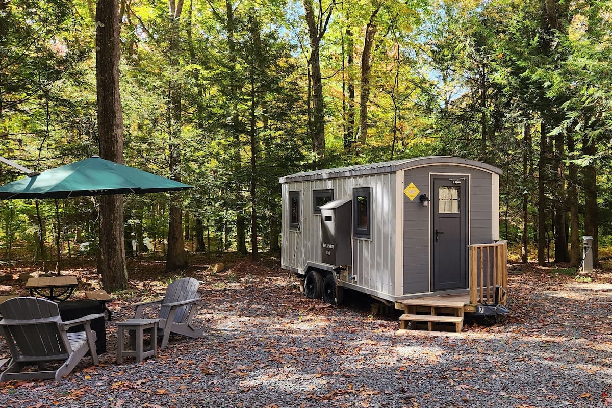 Raccoon Crossing | Premium bedding, individually decorated, individually furnished