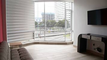 Smart TV, table tennis, books, video library