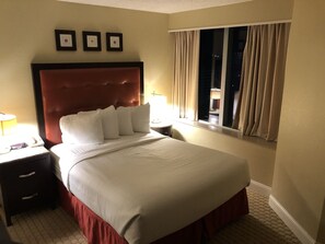 1 chambre, fer et planche Ă repasser, Wi-Fi gratuit, draps fournis