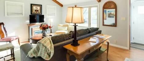 Smart-TV, Kamin, Stereoanlage