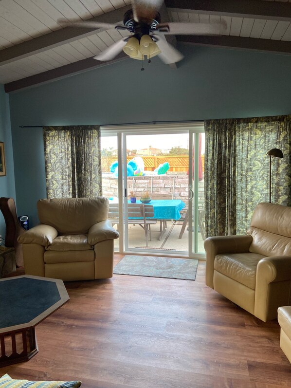 Smart TV, fireplace, video games, stereo