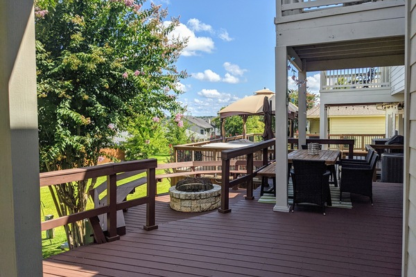 Fire pit and outdoor dining