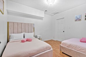 3 bedrooms, iron/ironing board, free WiFi, bed sheets