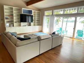 Smart TV, table football, ping pong - Beautiful, spacious, lakefront home large lot, firepit, hot tub, and more  (Locust Grove)