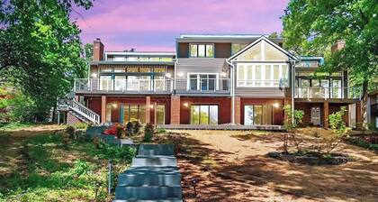 Beautiful, spacious, lakefront home large lot, firepit, hot tub, and more