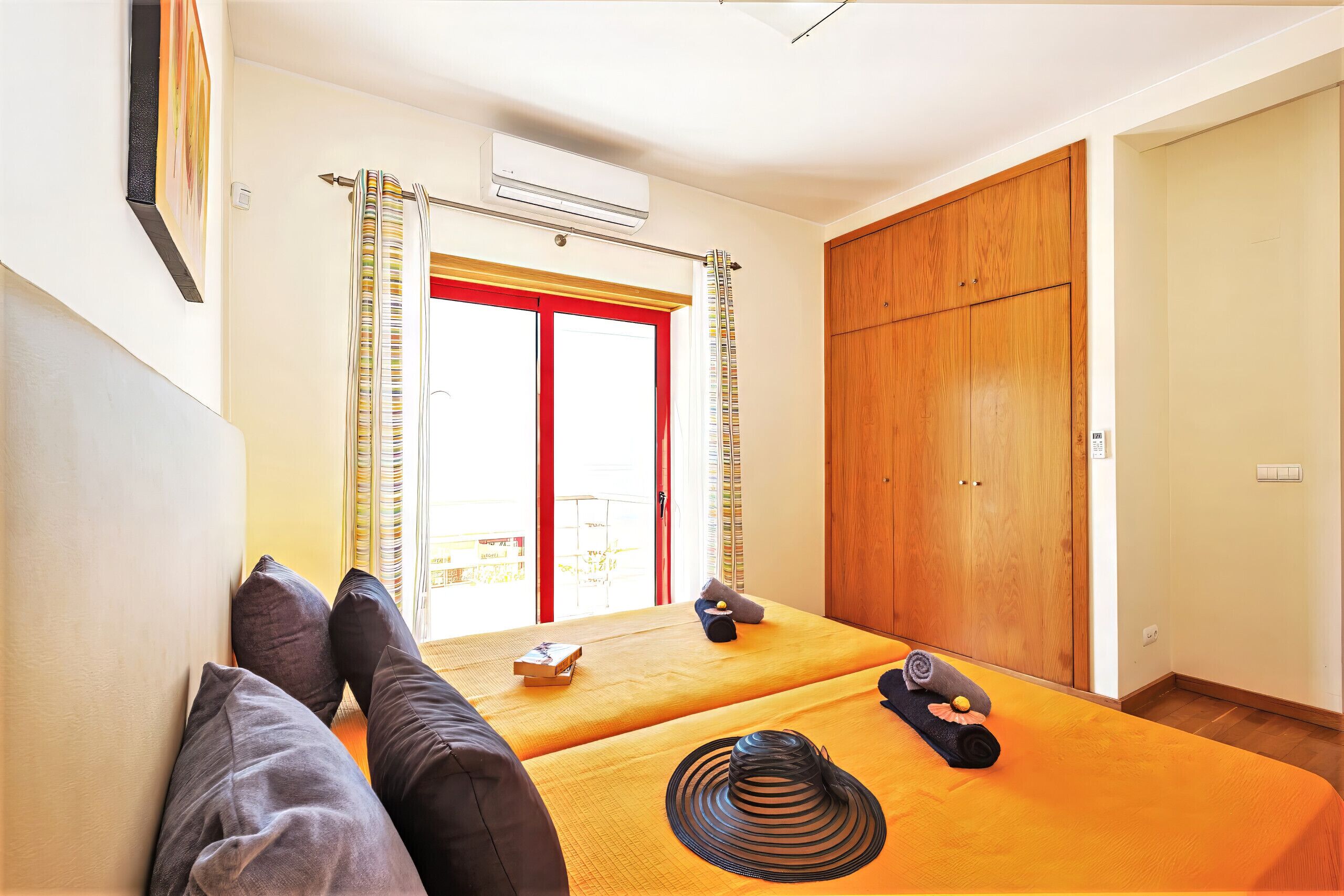 3 bedrooms, in-room safe, iron/ironing board, free WiFi