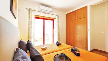 3 bedrooms, in-room safe, iron/ironing board, free WiFi