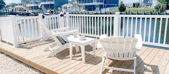 Three Bedroom Waterfront Oasis in Mystic Island! Bring your boat!