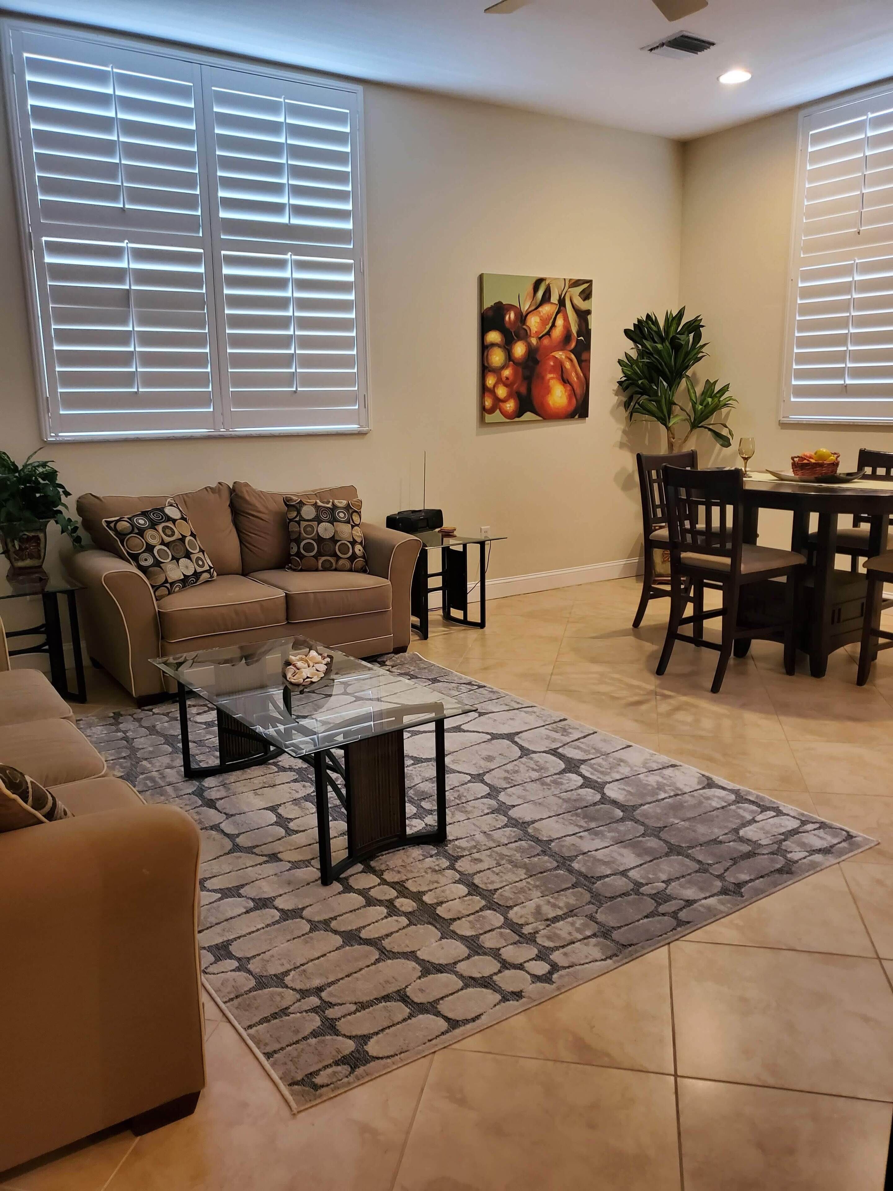 Beautiful Venice Island Apartment Right On Venice Ave. - Shop, Beach & Eat! - Venice, FL