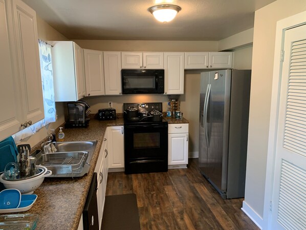 Fridge, microwave, oven, coffee/tea maker