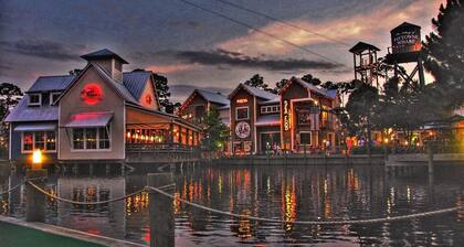 Beachy Sandestin studio, walk to Baytowne Wharf