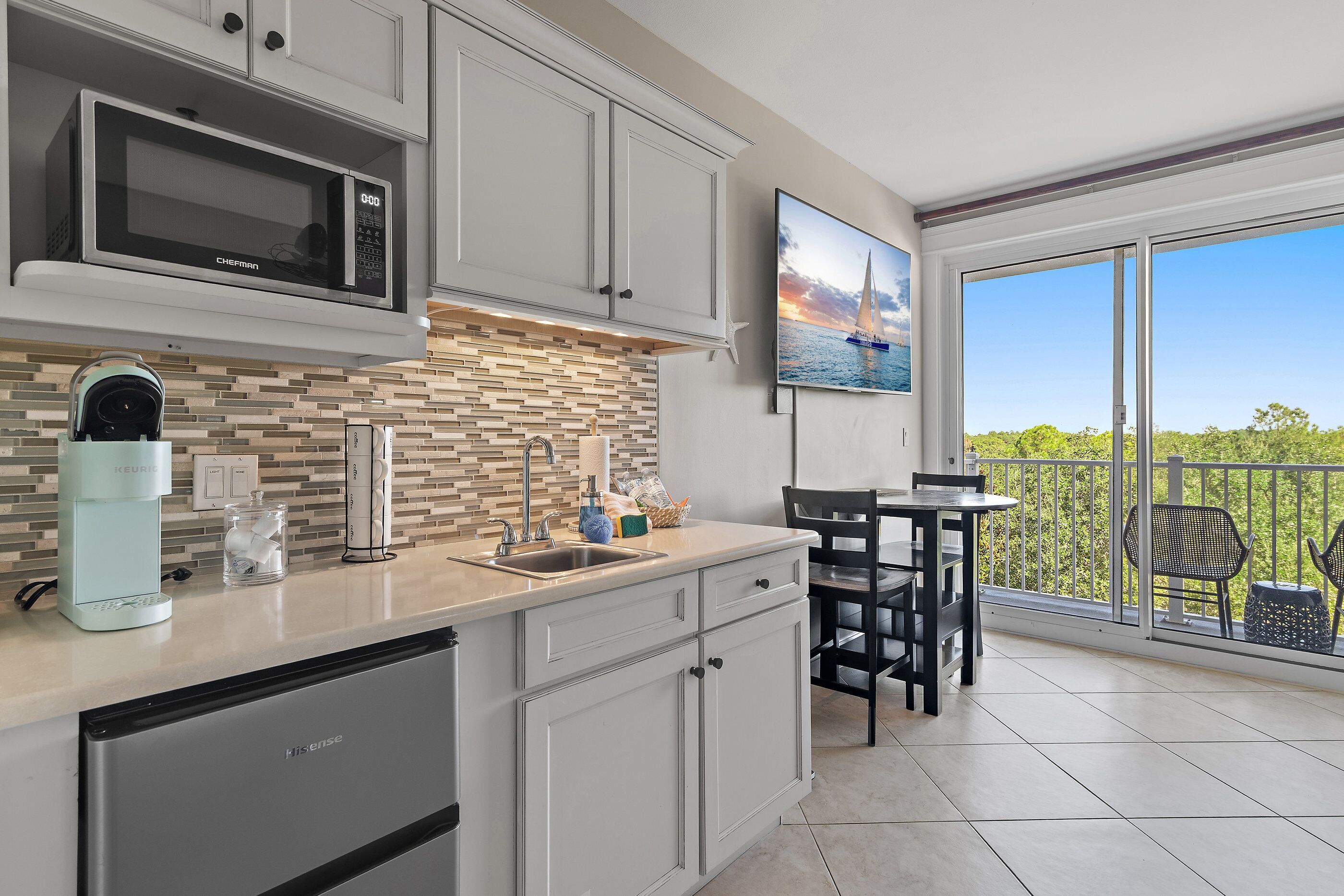 Fridge, microwave, coffee/tea maker, toaster