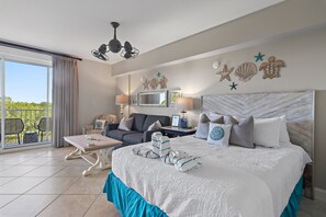Iron/ironing board, free WiFi, bed sheets - Beachy Sandestin studio, walk to Baytowne Wharf (Miramar Beach)