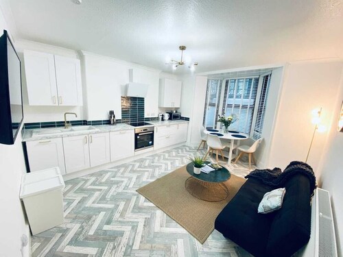 NEW Apartment: wild swimming & coast walks - 2 bed