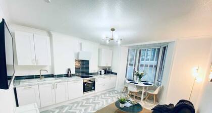 NEW Apartment: wild swimming & coast walks - 2 bed