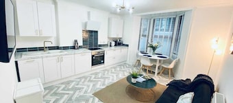 NEW Apartment: wild swimming & coast walks - 2 bed