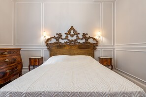 3 bedrooms, in-room safe, iron/ironing board, free WiFi