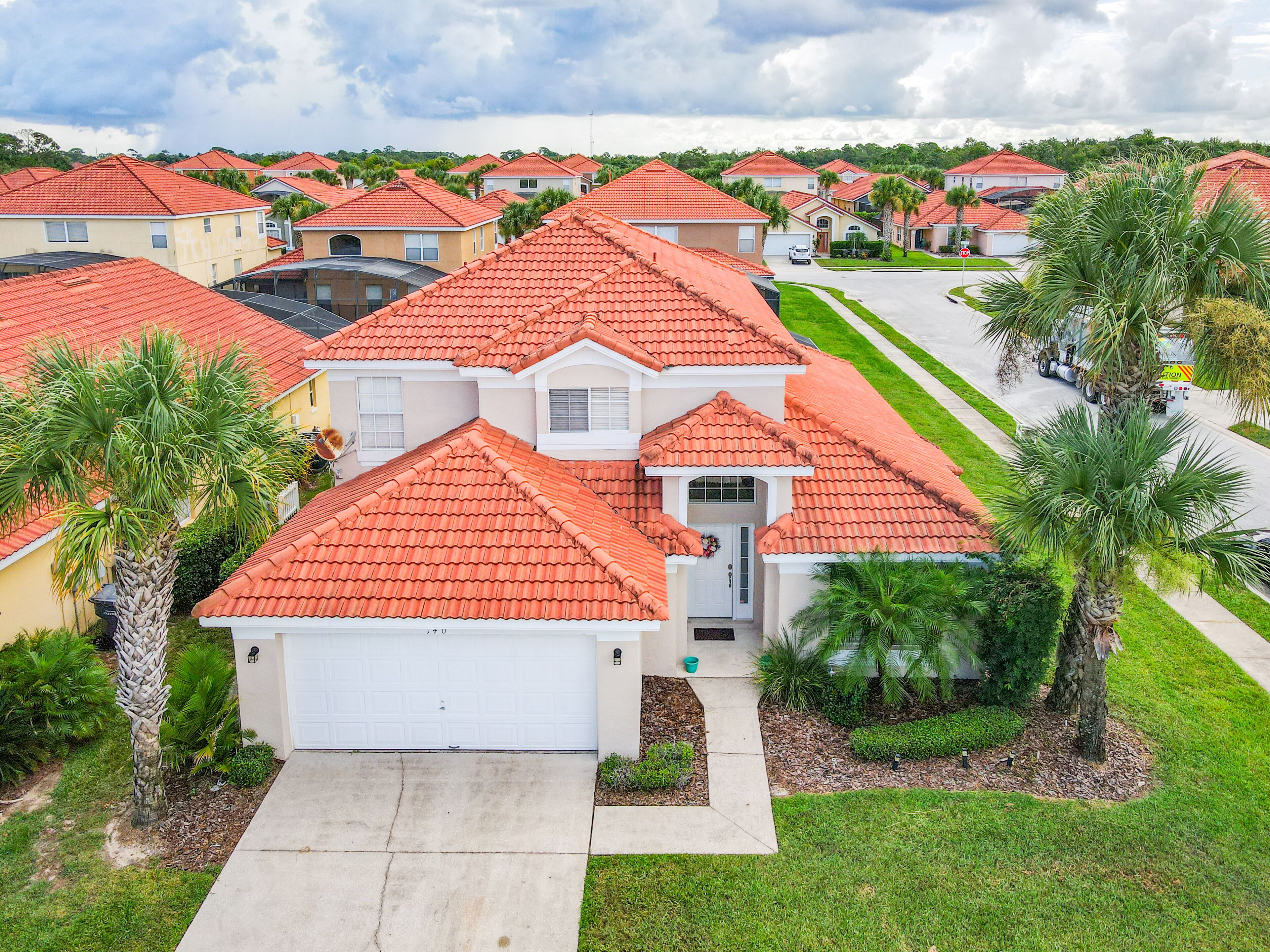 Your Cozy Villa. less than12 miles away from Disney theme parks.