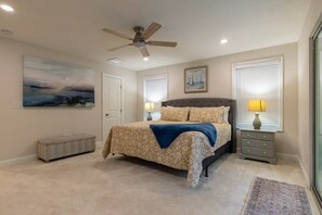 Room - Richey Suncoast Resort- Pool, Spa & Arcade Oasis (Moon Lake)