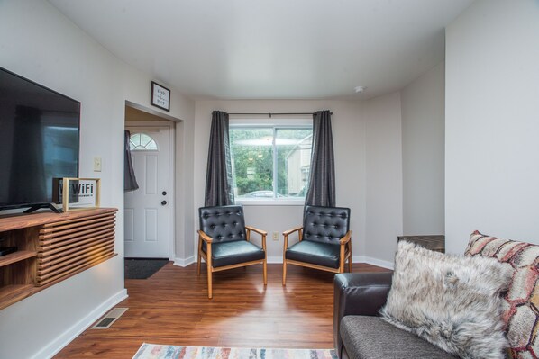 Smart TV - ⭐️Newly Renovated Perfect 4 Business and Leisure $5 Express to Steeler Game (Carnegie)