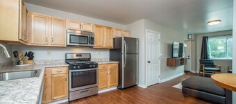 ⭐️Newly Renovated Perfect 4 Business and Leisure $5 Express to Steeler Game