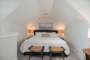 4 bedrooms, iron/ironing board, Internet, bed sheets