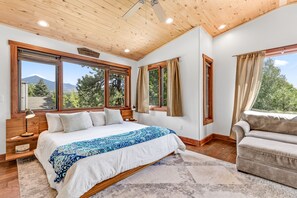 4 Schlafzimmer, Schreibtisch, Bügeleisen/Bügelbrett, Reisekinderbett