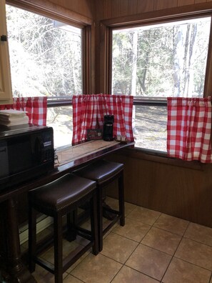 Interior - Adorable & affordable! Minutes from Camelback and Kalahari! (Pocono Pines)