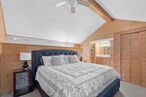 6 bedrooms, iron/ironing board, travel cot, free WiFi - Lofted Bluff Sunset Lake Views and Private Boat Dock (Osage Beach)