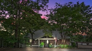 A house with a stone facade, a porch, and a flag. - Lofted Bluff Sunset Lake Views and Private Boat Dock (Osage Beach)