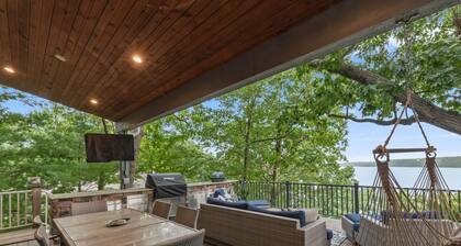 Lofted Bluff Sunset Lake Views and Private Boat Dock