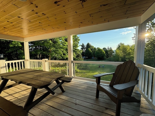 Private DOCK on Lake Charlevoix / Pontoon Boat & Golf-Cart / RV Parking / 3 Acre