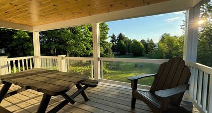 Private DOCK on Lake Charlevoix / Pontoon Boat & Golf-Cart / RV Parking / 3 Acre