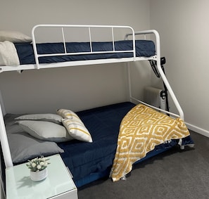 2 bedrooms, iron/ironing board, free WiFi, bed sheets