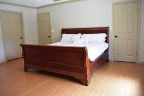 4 chambres, fer et planche à repasser, Wi-Fi, draps fournis