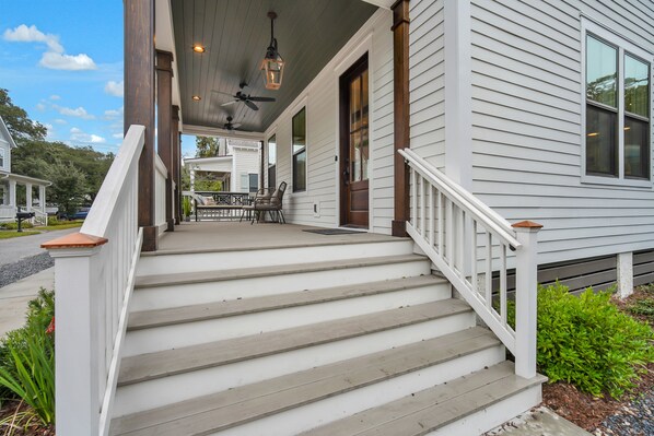 Exterior detail - Luxurious Living in Old Town Bluffton! Sleeps 6! Prime Location! (Bluffton)