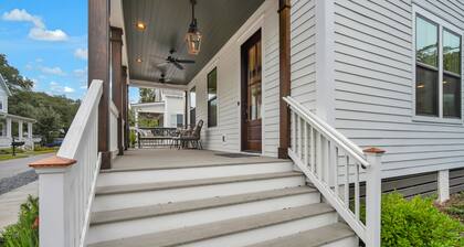 Luxurious Living in Old Town Bluffton! Sleeps 6! Prime Location!