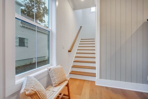 Interior - Luxurious Living in Old Town Bluffton! Sleeps 6! Prime Location! (Bluffton)