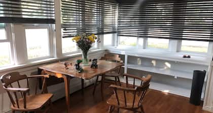 Spacious 1-Bedroom Apt, Large Bath, Kitchenette in Livingston, MT Neighborhood