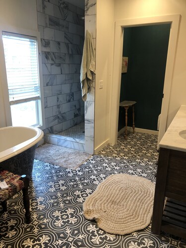 Spacious 1-Bedroom Apt, Large Bath, Kitchenette in Livingston, MT Neighborhood