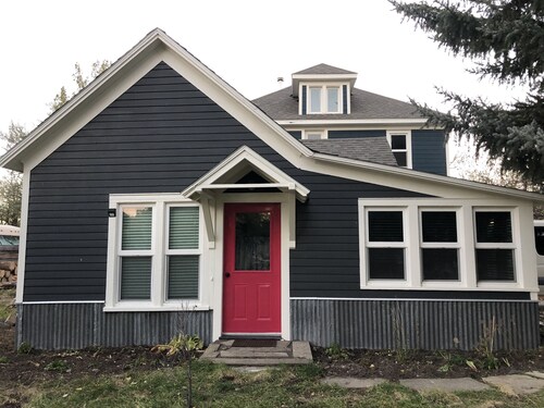 Spacious 1-Bedroom Apt, Large Bath, Kitchenette in Livingston, MT Neighborhood