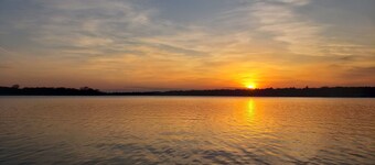 Grey Wolf Family Style Cottage on Wolf Lake Waterfront