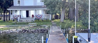 Grey Wolf Family Style Cottage on Wolf Lake Waterfront