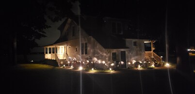 Grey Wolf Family Style Cottage on Wolf Lake Waterfront